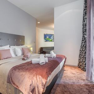 Deluxe Double Room Jacuzzi City View