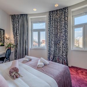 Deluxe Double Room Extra Bed City View
